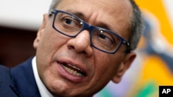 ARCHIVO - El vicepresidente de Ecuador, Jorge Glas, habla durante una entrevista en su oficina, en Quito, Ecuador, el 12 de septiembre de 2017.