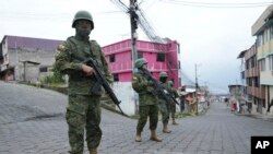ARCHIVO - Ecuador tiene desplegados en las calles de las principales ciudades del país a miles de efectivos de las fuerzas de seguridad del Estado para contener la ola de violencia desatada desde la semana pasada por estructuras del crimen organizado.