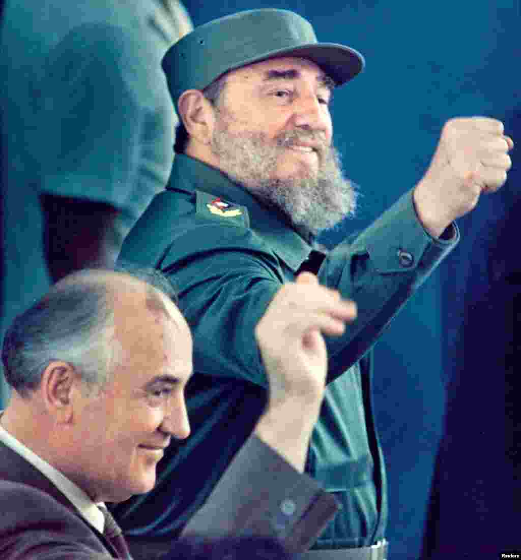 1989年4月3日,苏联领导人戈尔巴乔夫和卡斯特罗在哈瓦那出席活动