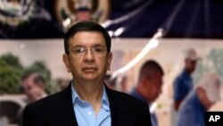 En esta fotografía de archivo del 27 de junio de 2012, el exministro de Justicia y Seguridad Pública de El Salvador, David Munguia Payes, asiste a una ceremonia de donación de equipo de seguridad en San Salvador, El Salvador.
