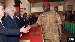Le lieutenant-colonel Isaac Zida durant sa rencontre avec les ambassadeurs, le 3 novembre 2014, à Ouagadougou 
