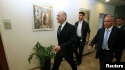 Israel's Prime Minister Ehud Olmert (L) and Minister of Internal Security Avi Dichter (R) arrive for a Cabinet meeting in Jerusalem, July 15, 2007. Dichter has been appointed Israel's new defense minister by current prime minister Benjamin Netanyahu.