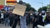 Protestos em Maputo: Terceiro dia de luto pela justiça e eleitoral e contra a carestia de vida. Mercado do Estrela Vermelha. Moçambique, 22 de novembro 2024