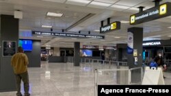 La zone des arrivées de l'aéroport international de Washington Dulles à Dulles, en Virginie, le 19 novembre 2020.