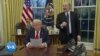 Trump impose des droits de douane de 25 % sur les importations d'acier et d'aluminium