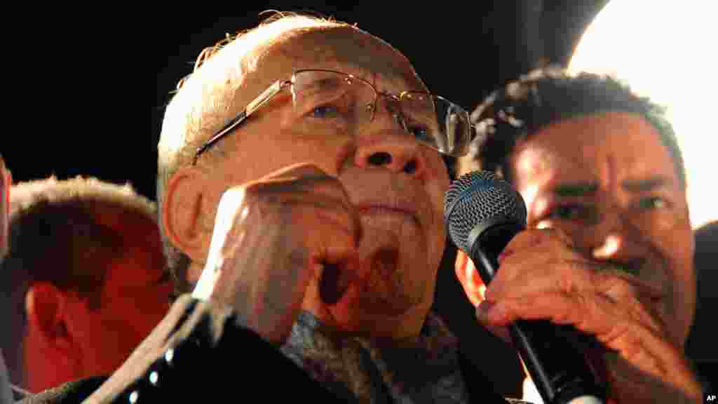 Béji Caïd Essebsi a été proclamé vainqueur de l'élection présidentielle en Tunisie lundi 22 décembre 2014. Sur la photo, il donne un discours devant ses partisans après le second tour de l'élection présidentielle du pays, à Tunis, dimanche 21 décembre 2014.
