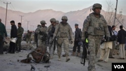 Soldados de Estados Unidos durante una operación de patrullaje tras la explosión de un automóvil en Kabul.