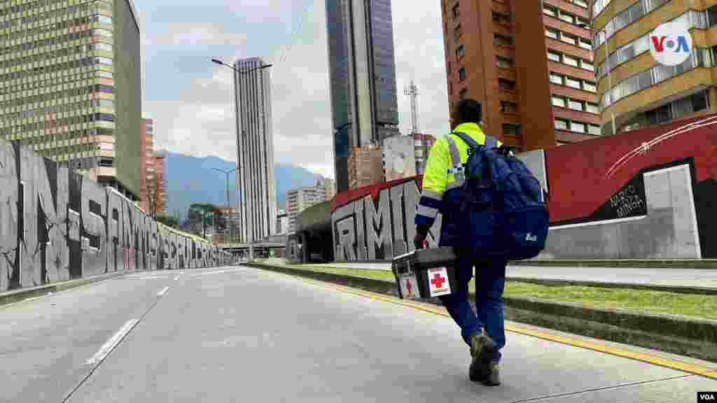 Orlando Beltrán es un colombiano de 40 años, que dirige la Fundación El Banquete del Bronx, creada para ayudar a los habitantes de calle en las principales ciudades de Colombia.