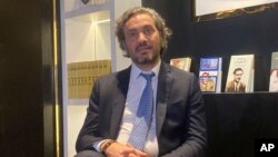 ARCHIVO - El ministro de Relaciones Exteriores argentino, Santiago Cafiero, habla con Associated Press en Daca, Bangladesh, miércoles 1 de marzo de 2023. (AP Foto/Al-emrun Garjon)