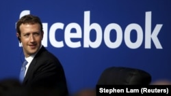 Mark Zuckerberg dans les locaux de Facebook, Memlo Park, Californie, le 27 septembre 2015 