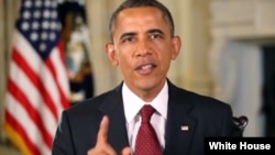 Obama dijo que un grupo de republicanos en el Congreso amenaza con torpedear al gobierno anulando el Obamacare.