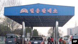 지난 2016년 4월 북한 평양의 주유소.