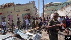 Dans une rue de Mogadiscio après une attaque, en Somalie, le 13 mars 2017.