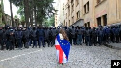На акции протеста против "закона об иноагентах" в Тбилиси. 14 мая 2024.