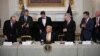 Presiden AS Donald Trump (tengah) menjadi tuan rumah KTT Kripto Gedung Putih di Washington, DC, Jumat 7 Maret 2025. 