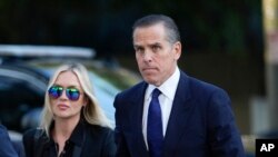Hanter Bajden pred federalnim sudom u Los Anđelesu (AP/Jae C. Hong)