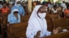 Orang-orang berdoa menentang epidemi penculikan yang melanda Haiti, di tengah kerusuhan politik dan kesengsaraan ekonomi yang semakin dalam, selama misa di Port-au-Prince, Haiti 15 April 2021. (Foto: REUTERS/Valerie Baeriswyl)