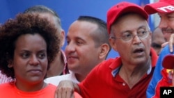 Luis Alfredo Motta Domínguez, derecha, en una manifestación progubernamental en Caracas, Venezuela. Foto de archivo del 6 de abril de 2019.