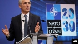El secretario general de la OTAN, Jens Stoltenberg, habla durante una conferencia de prensa antes de la reunión del ministro de Defensa de la OTAN en la sede de la OTAN en Bruselas, el 15 de febrero de 2021.