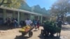 Abaphikisayo Bathi Ngamanga Aluhlaza Tshoko Ukuba Abathengisa Impahla Emigwaqweni Babulala Izitolo Ezinkulu