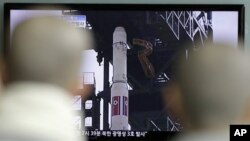 Meskipun peluncuran roket Korea Utara mengalami kegagalan, dunia mengecam peluncuran yang dinilai sebagai provokasi dan ancaman bagi keamanan regional.
