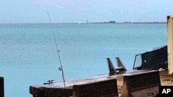 Fotografija vojnog aviona u zalivu Kaneohe, na Havajima (Foto: Diane Dircks via AP)