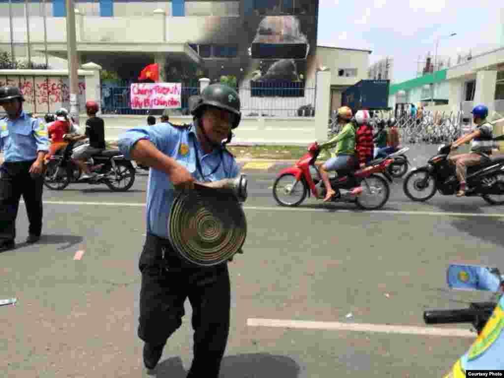 A factory in Binh Duong was set on fire. Banner says “We love Vietnam. Please protect our rice bowl."