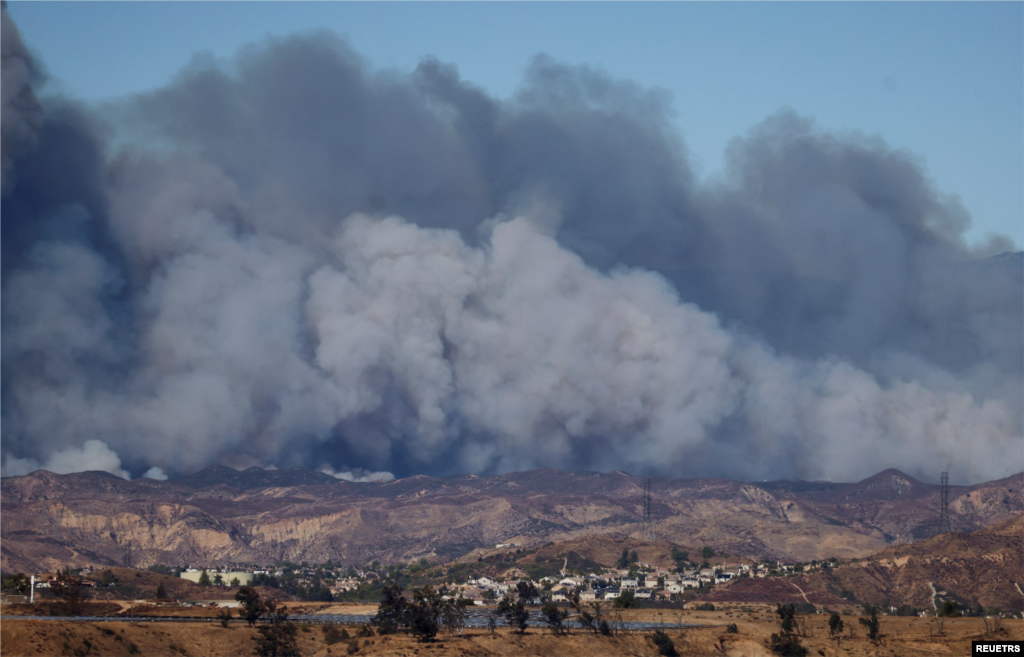 wildfire near Los Angeles / آتشسوزی در نزدیکی لسآنجلس