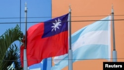 台灣駐洪都拉斯大使館外的旗幟。（路透社資料圖）