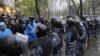 Опозиція не визнає вибори, але бере мандати