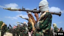 Kelompok militan al-Shabab memanfaatkan Twitter untuk mengumumkan berbagai hal, termasuk pembunuhan sandera Perancis (foto: dok). 