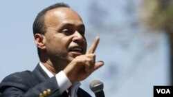 El congresista demócrata Luis Gutiérrez calificó de abusiva la legislación.