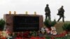 Warga Ukraina di Lokasi Mengenang Hari Kecelakaan MH17 