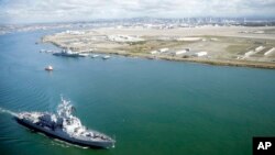 美國海軍“斯托克代爾”號導彈驅逐艦離開加州的科羅納多海軍基地。 (資料圖片)