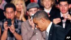 Presiden Barack Obama di Fort Myers, Florida setelah memberikan pernyataan singkat mengenai insiden penembakan di Aurora, Colorado, Jumat (20/7). 