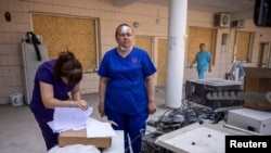 Медперсонал детской больницы “Охматдет” после удара российской ракетой. 9 июля 2024.