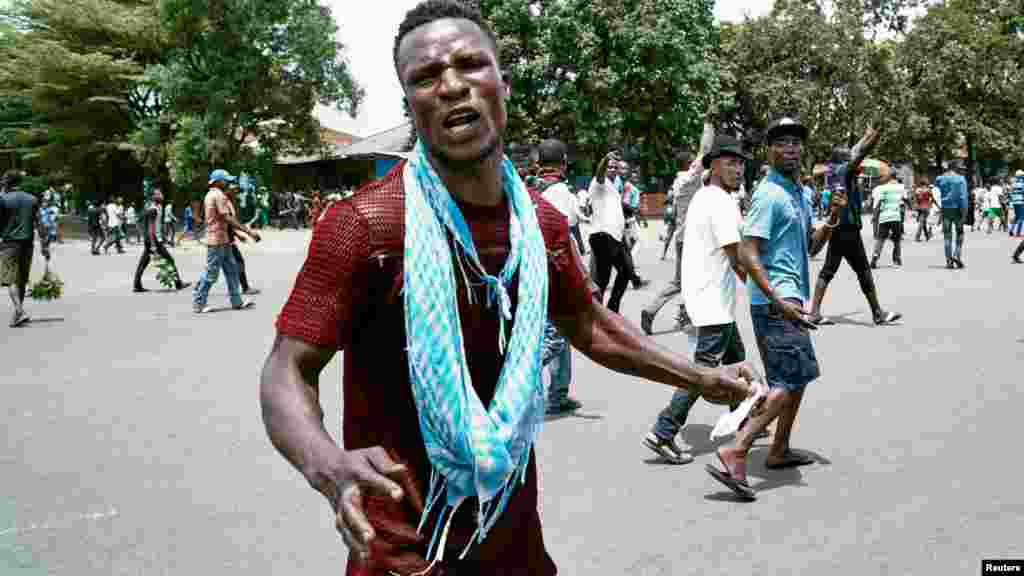 Réaction d'un membre de l'opposition lors d'une manifestation à Kinshasa, le 19 septembre 2016.