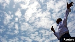 Merera Gudina, le leader de la plus grande coalition de l'opposition, Medrek, donne un discours dans la région de Oromia, le 15 mai 2010. 