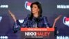 La candidata presidencial republicana y ex embajadora ante la ONU, Nikki Haley, habla en un mitin nocturno tras conocerse las proyecciones de las primarias de Nuevo Hampshire, en Concord, Nuevo Hampshire, el 23 de enero de 2024.