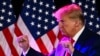 ARCHIVO - El expresidente de EEUU y aspirante a la nominación republicana en 2024, Donald Trump, baila después de hablar en un evento de reclutamiento de voluntarios republicanos en Fervent, a Calvary Chapel, en Las Vegas, Nevada, el 8 de julio de 2023.