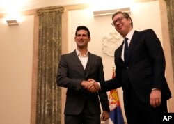 Srpski teniser Novak Đoković tokom sastanka sa predsednikom Srbije Aleksandrom Vučićem, u Predsedništvu Srbije, u Beogradu, 3. februara 2022. (Foto: AP, Darko Vojinović)