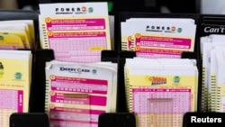 Boletas del Powerball y otras loterías.