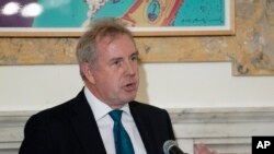 Britanski ambasador u SAD Kim Derok