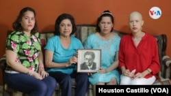 El informe habla sobre la condición de los presos políticos de Nicaragua. En la foto de archivo se reflejan familiares del exguerrillero Victor Hugo Tinoco en julio de 2021. VOA.