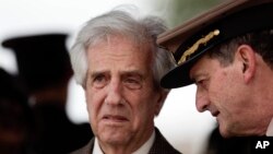 Tabaré Vázquez, oncólogo de profesión, declaró la guerra al tabaco en Uruguay. Sus padres y una hermana fallecieran como consecuencia de padecer cáncer.