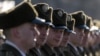 Tentara penjaga kehormatan menghadiri upacara untuk menandai penarikan pasukan Rusia dari Afghanistan, di Kyiv, Ukraina, Selasa, 15 Februari 2022. 