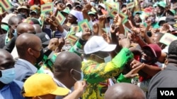 Zimbabwe President Emmerson Mnangagwa arriving at a rally in Epworth about 40 minutes south east of Harare, Feb. 12, 202. (Columbus Mavhunga/VOA)