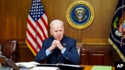 美國總統拜登在戴維營與俄羅斯總統普京通話並發出警告（2022年2月12日）
