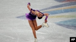 La patinadora artística rusa Kamila Valieva durante una competencia en los Juegos Olímpicos de Invierno en Beijing el 6 de febrero de 2022.