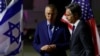 Američki državni sekretar Entoni Blinken sa američkim ambasadorom u Izraelu Džejkobom Luom, na aerodromu Ben Gurion kod Tel Aviva u Izraelu, 30. aprila 2024. (Foto: Reuters/Evelyn Hockstein)
